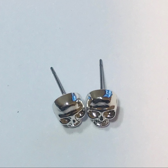 ULTRA SHINY skull stud earrings - silver plated - Picture 4 of 4